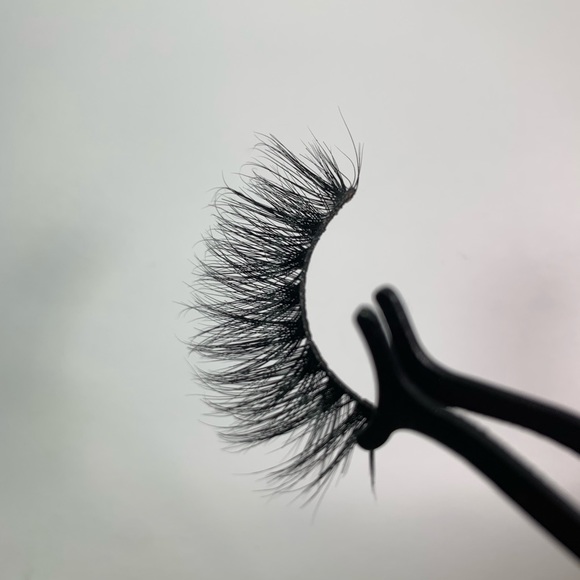 3D Mink lashes Voluptuous - Picture 3 of 7